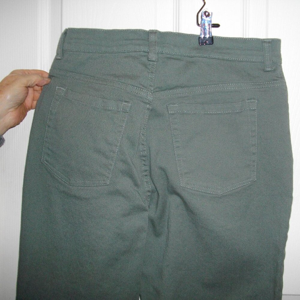 Women's Gloria Vanderbilt sage green jeans, size 10. New